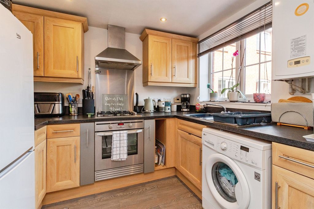 Property photo 2 of 17