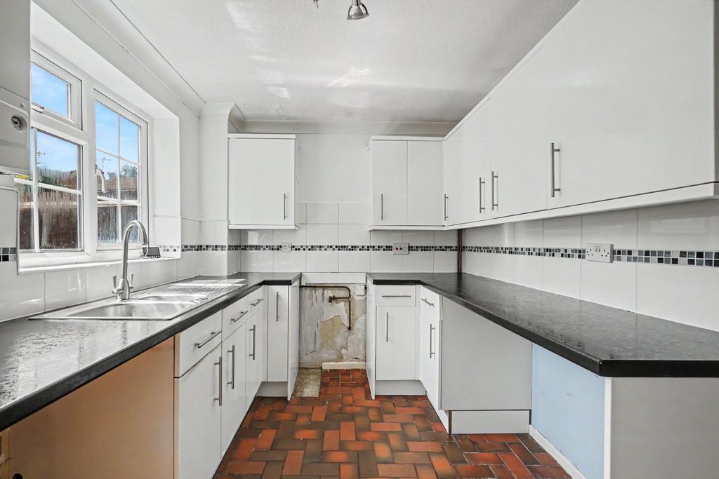 Property photo 3 of 31