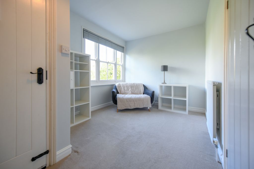 Property photo 2 of 37