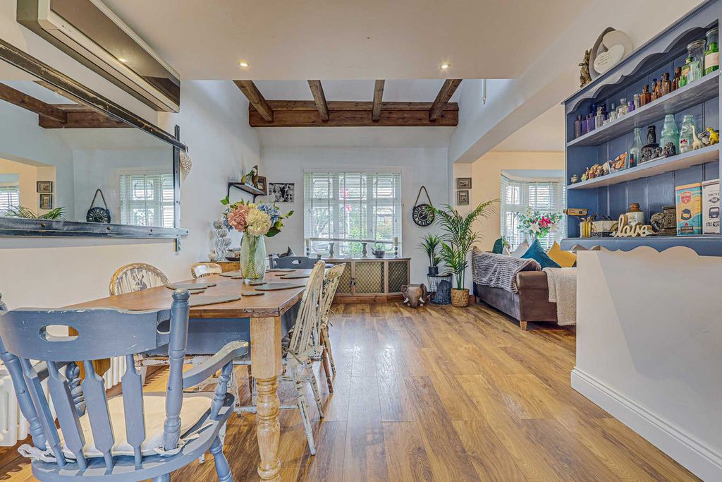 Property photo 2 of 33