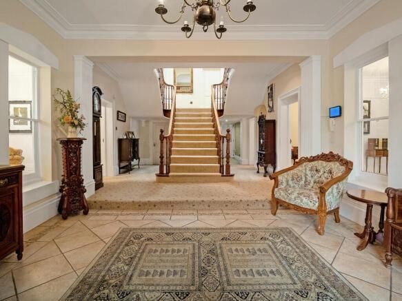 Property photo 2 of 24 Entrance Hall.Jpeg