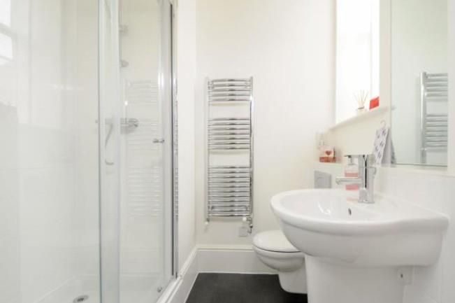 Property photo 3 of 9 Bathroom