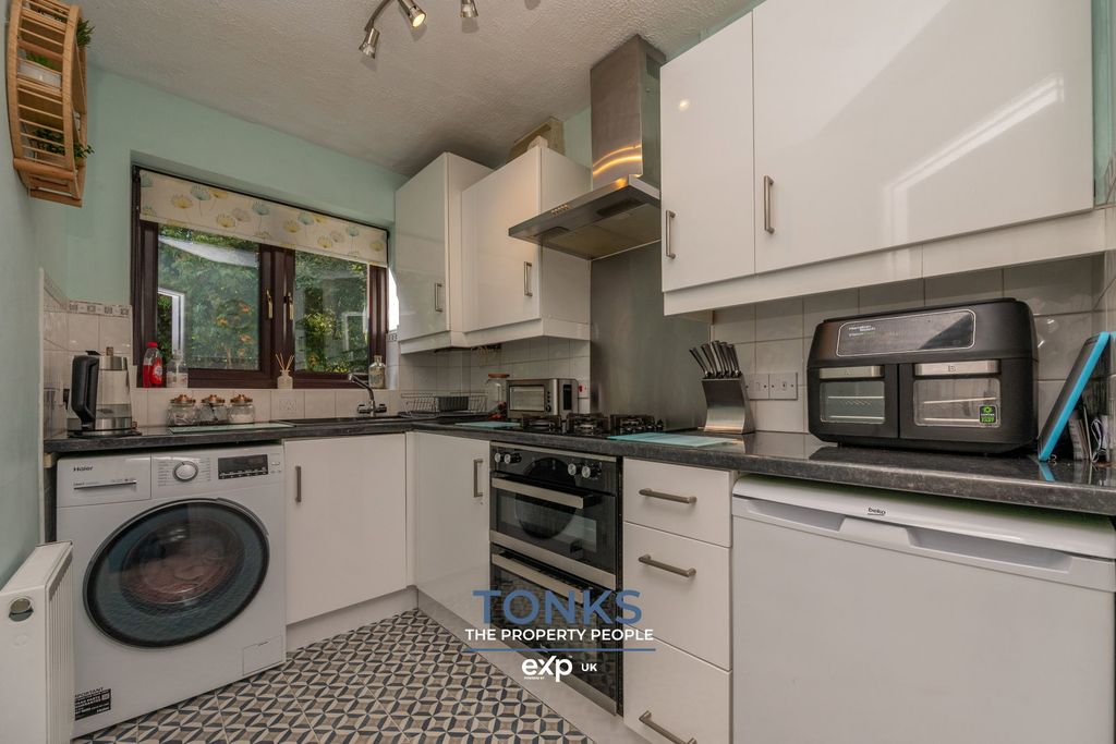 Property photo 3 of 18