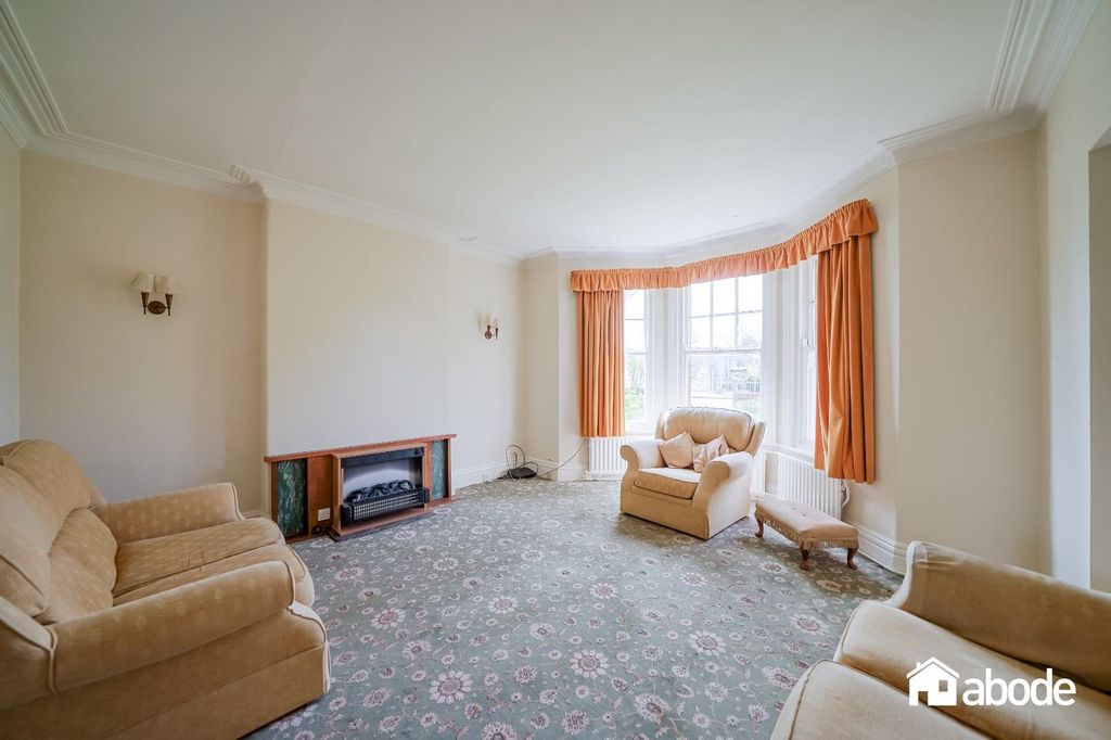 Property photo 3 of 24