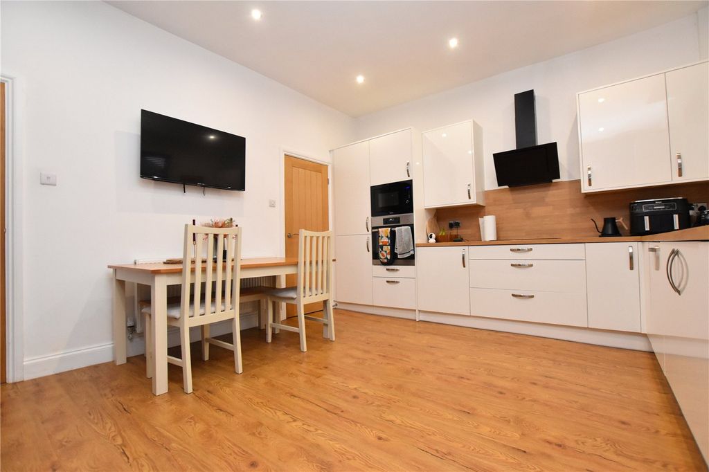 Property photo 3 of 18 Picture No. 06