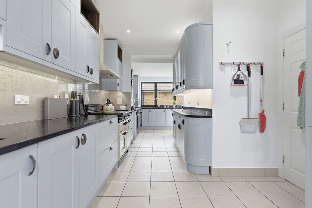 Property photo 3 of 36