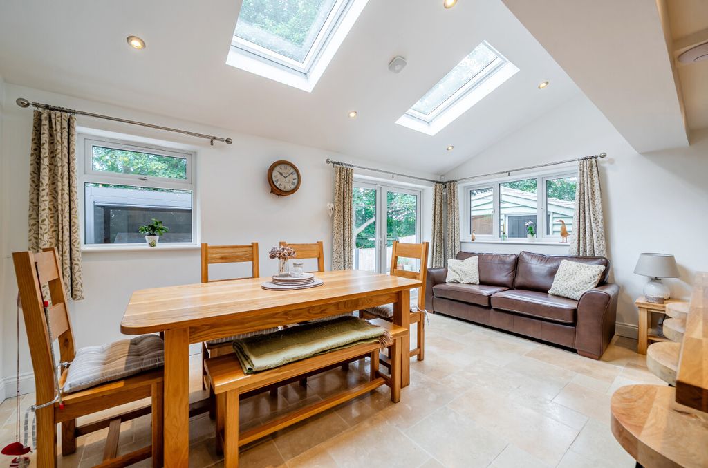 Property photo 3 of 15 1484276-12-6A451c...