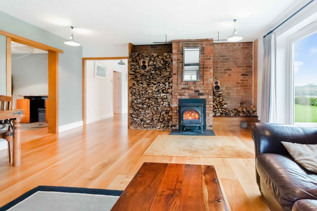 Property photo 3 of 28