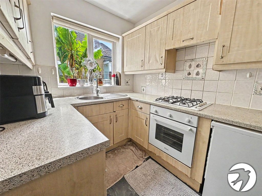 Property photo 3 of 8 Kitchen
