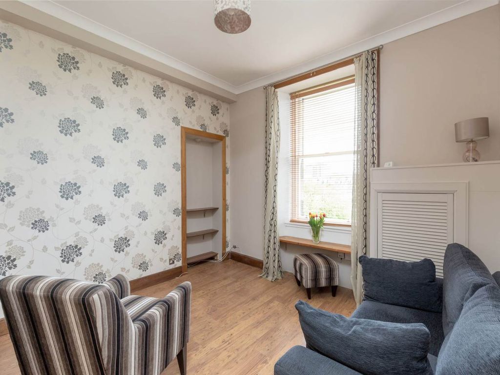 Property photo 2 of 10 35410_Balfour_St_001