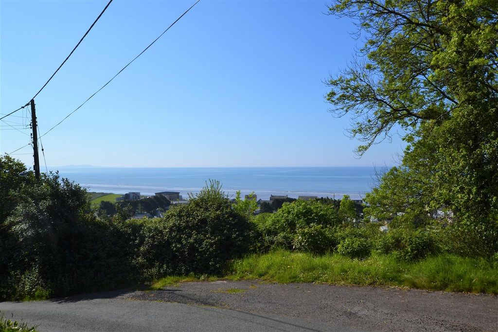 Property photo 2 of 36