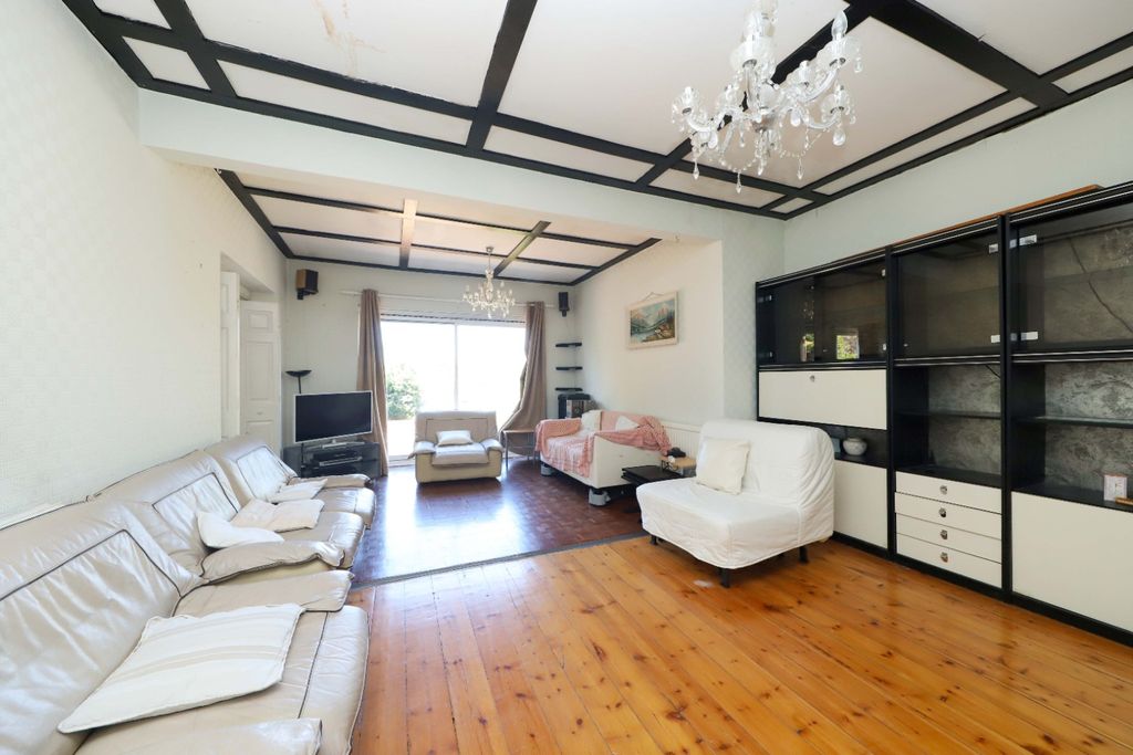 Property photo 2 of 11 4159951