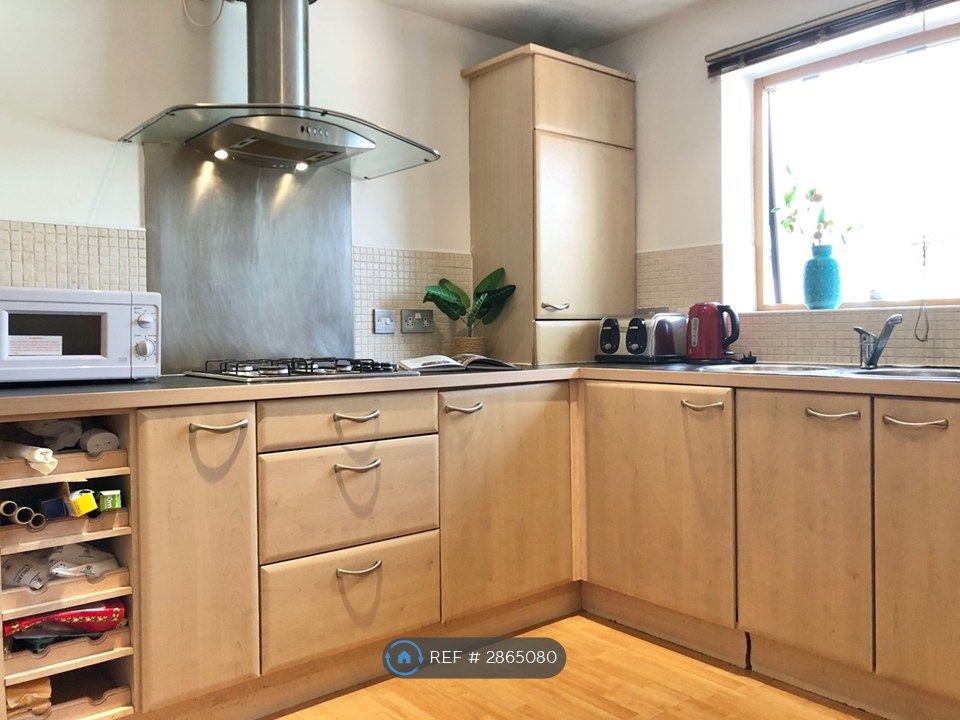 Property photo 3 of 16 Kitchen