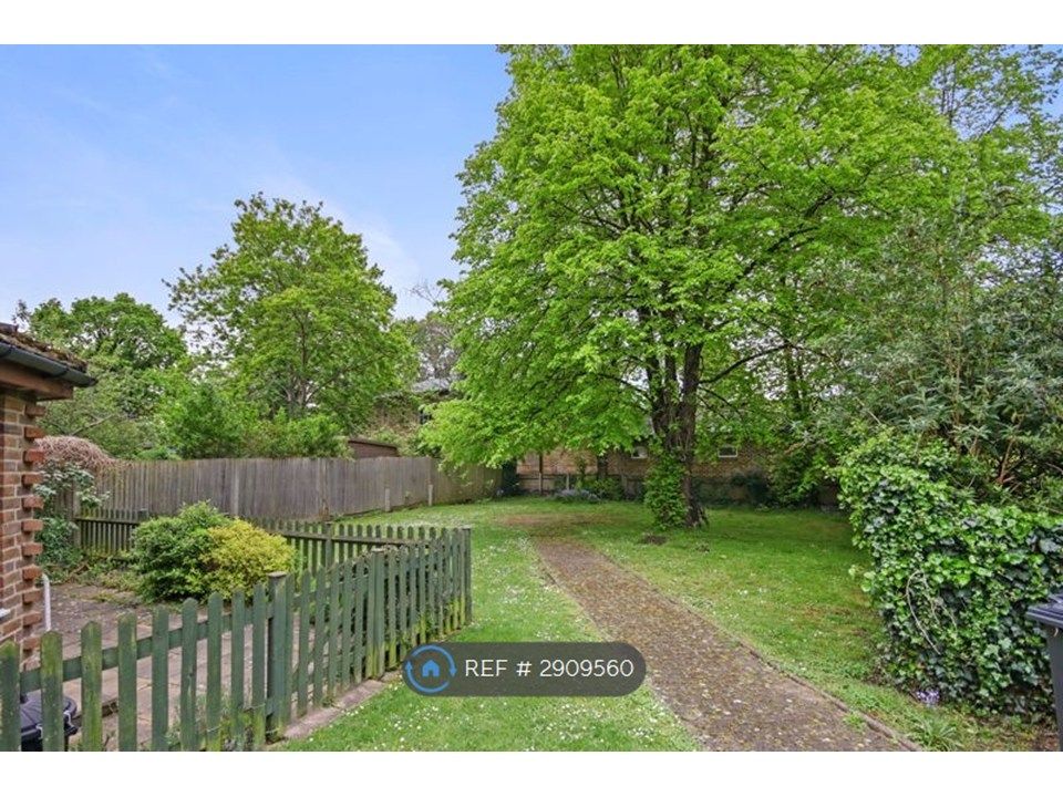 Property photo 3 of 9 Communal Garden (Maintained By Landlord)