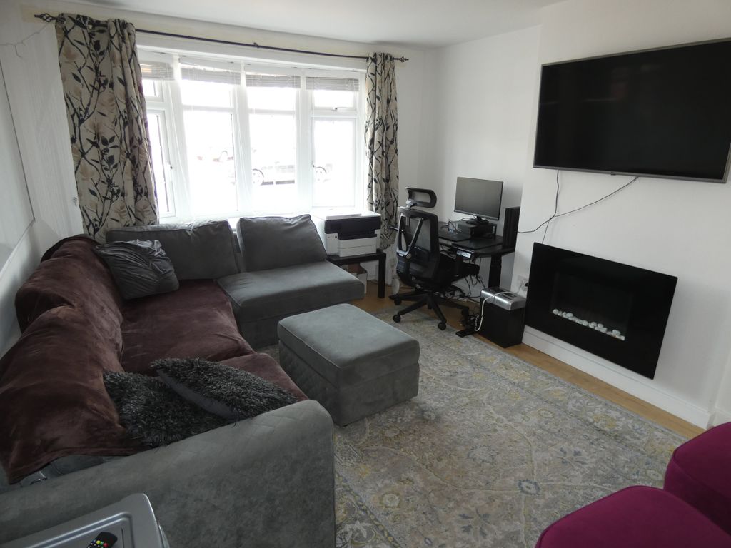 Property photo 2 of 14 Living Room