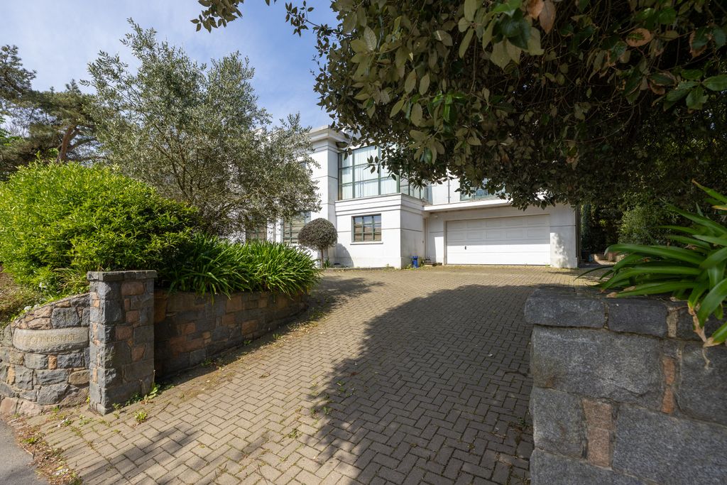 Property photo 3 of 20