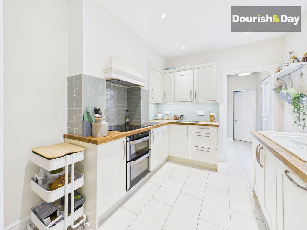 Property photo 3 of 21 Kitchen