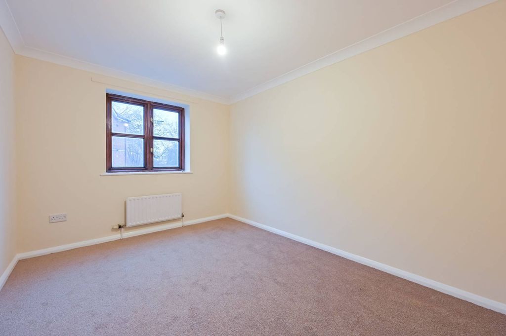 Property photo 3 of 11