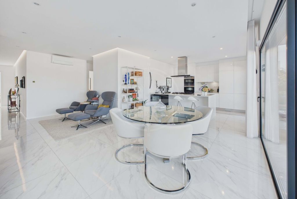 Property photo 3 of 30