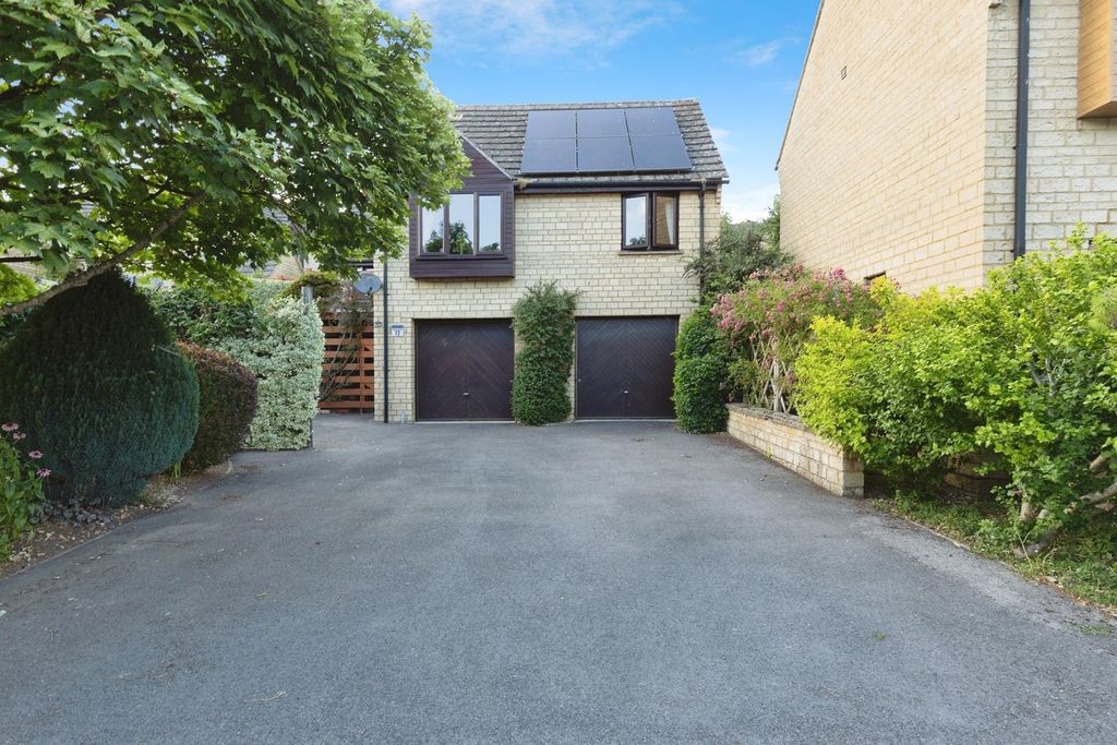 Property photo 2 of 25