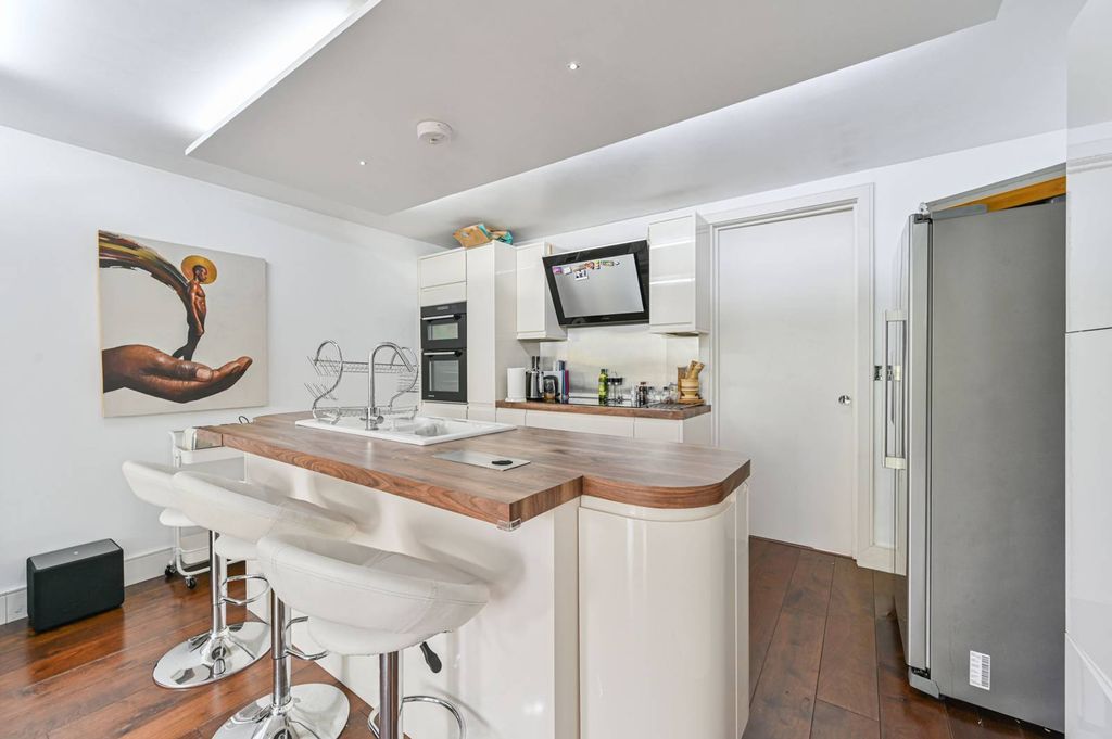 Property photo 1 of 9