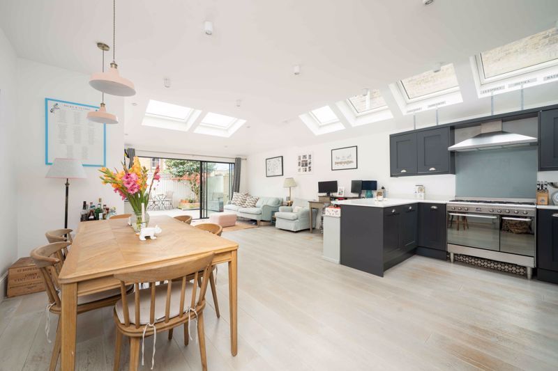 Property photo 1 of 12 Photo 6