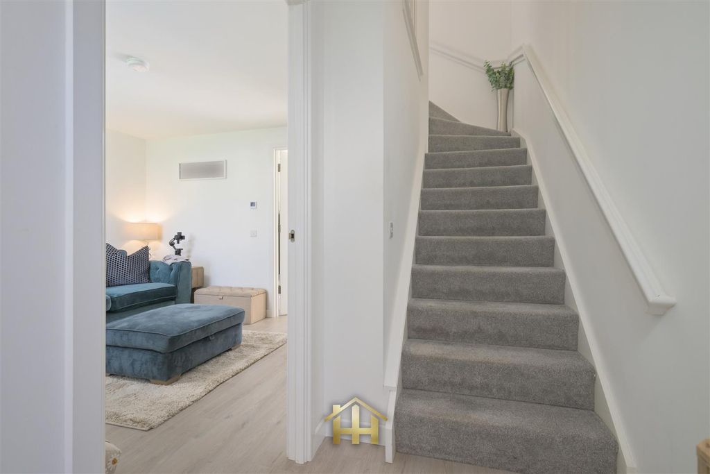Property photo 3 of 34 5Selfridge-0005.Jpg