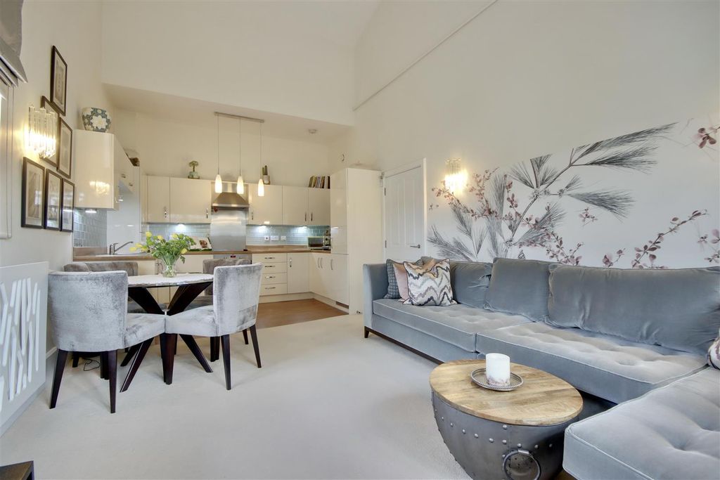 Property photo 2 of 19 68Addfc0-03Af-4Fad-Aa1D-CC277Bcfc994_1_201_A.Jpeg