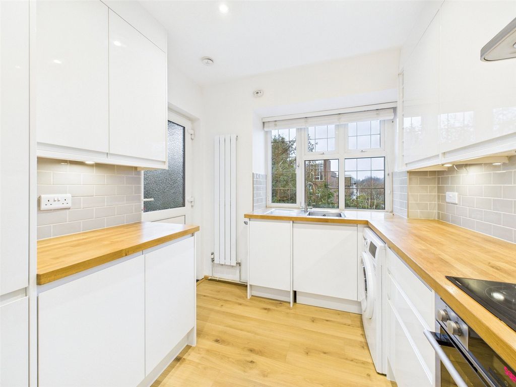 Property photo 2 of 6 Picture No. 17