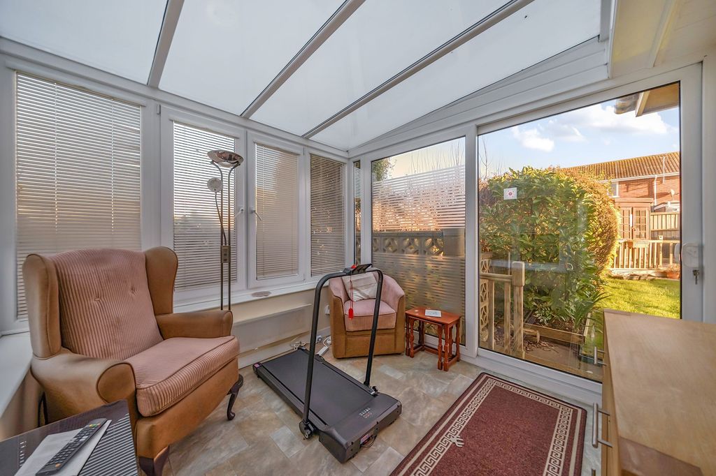 Property photo 3 of 21 Conservatory