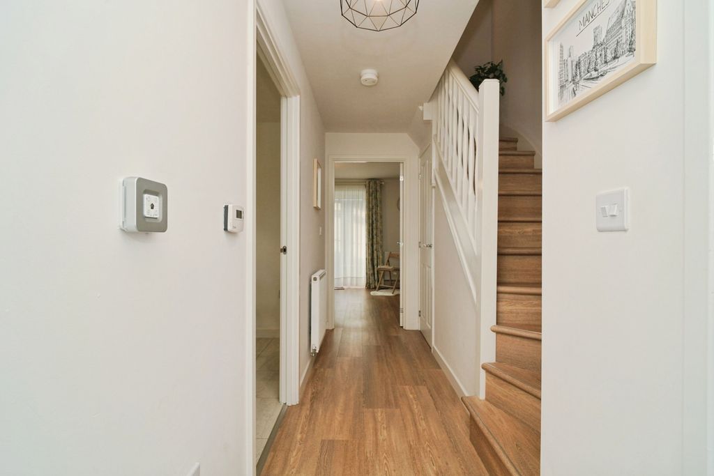 Property photo 2 of 20 Hallway