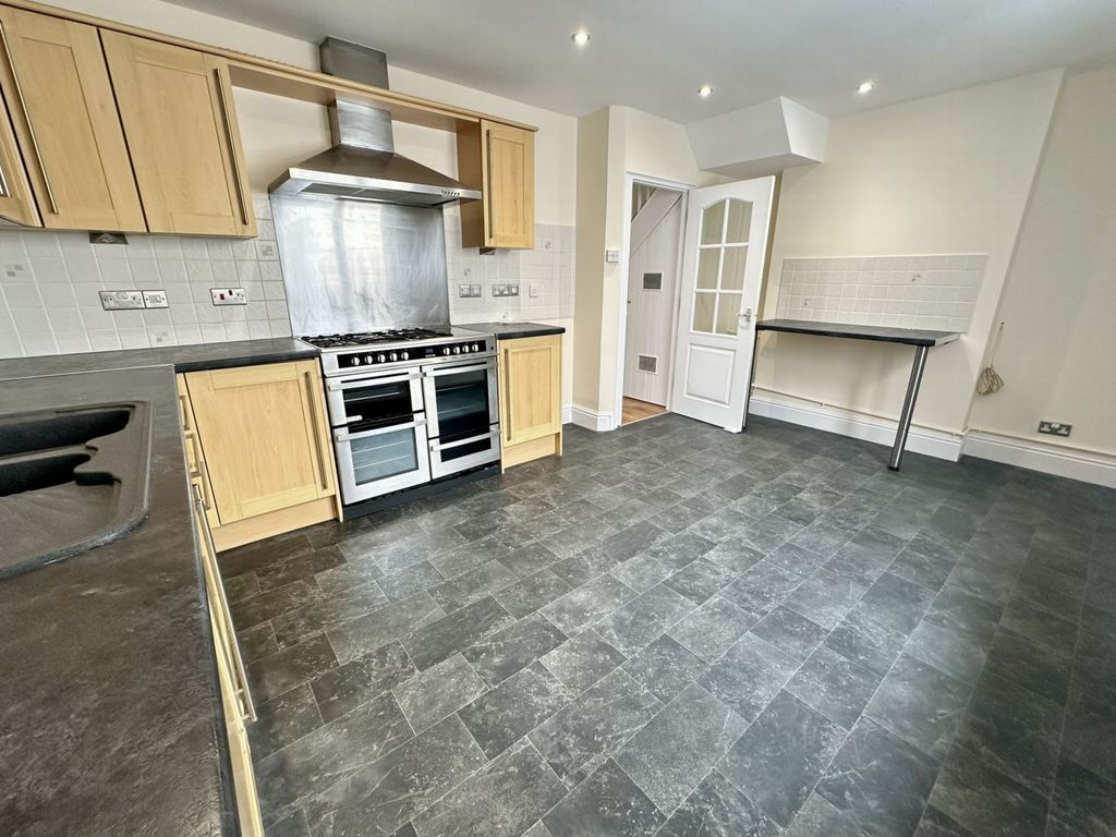 Property photo 3 of 16 Photo 12