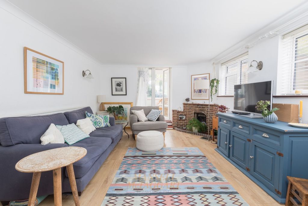 Property photo 2 of 15 Sitting Room