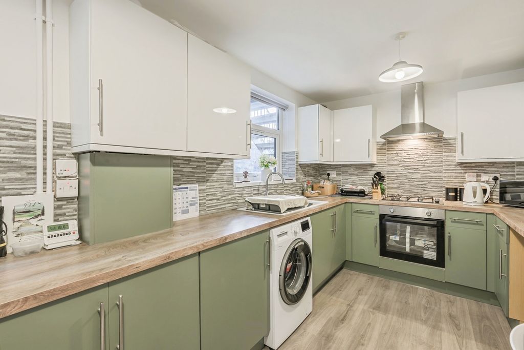 Property photo 2 of 17 Photo