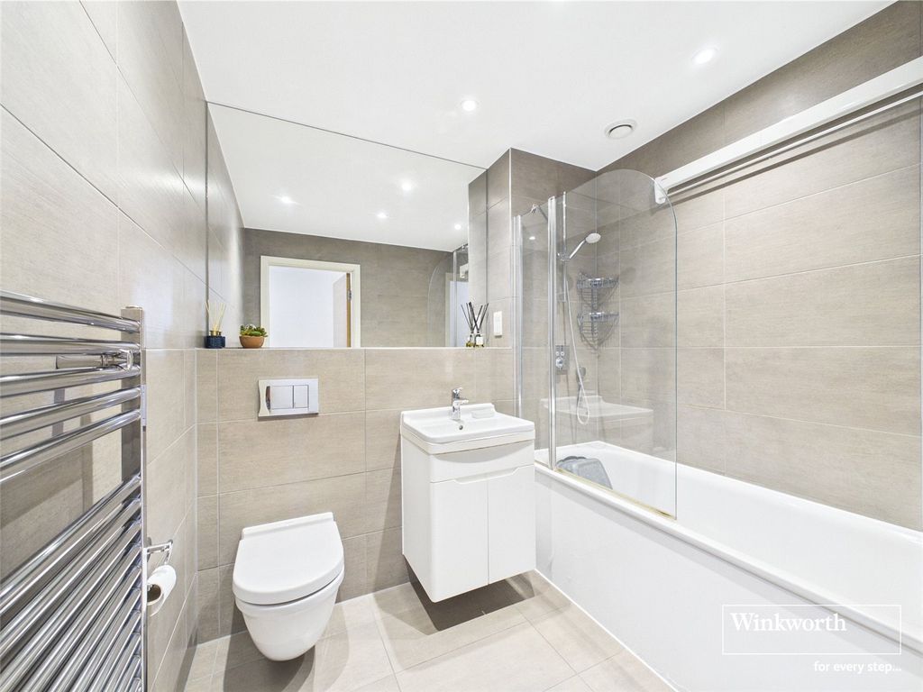 Property photo 3 of 11 Family Bathroom