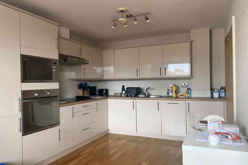 Property photo 2 of 8 Kitchen