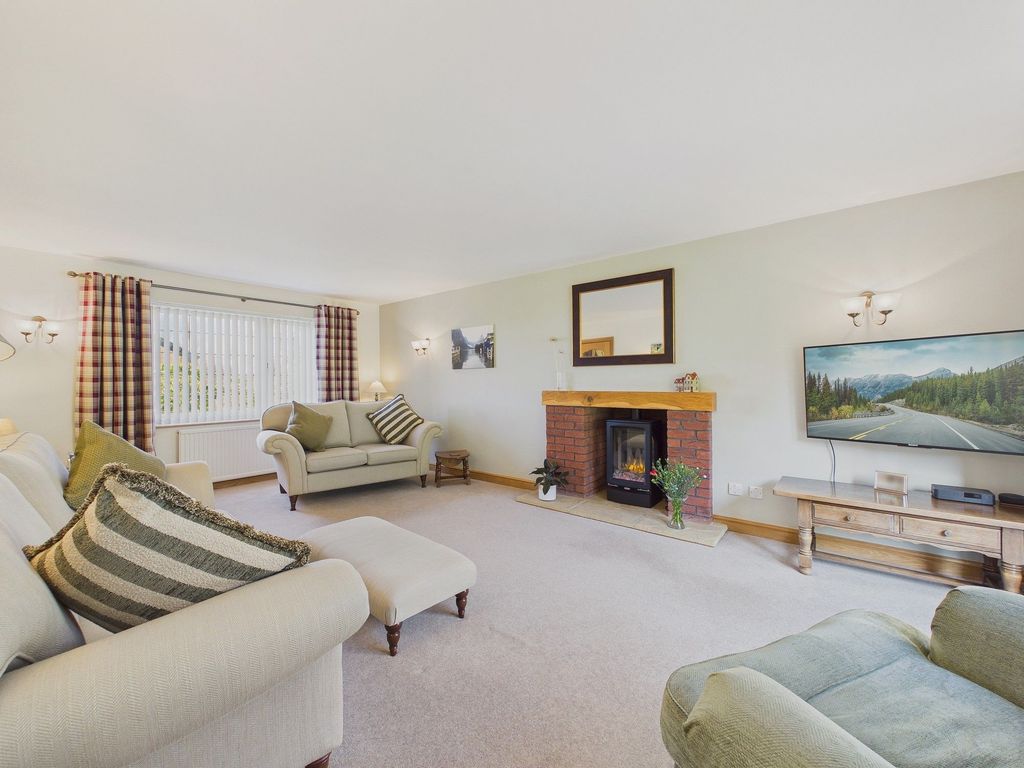 Property photo 2 of 16 Lounge