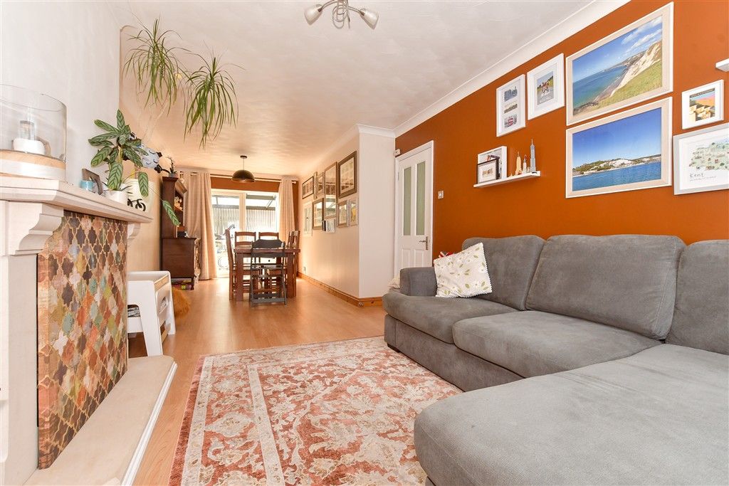 Property photo 1 of 15 Lounge