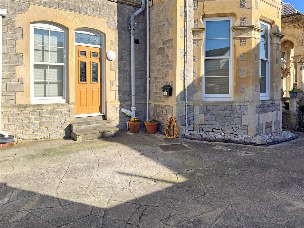 Property photo 2 of 18 Front