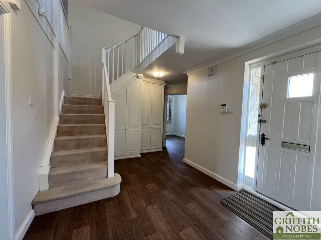 Property photo 3 of 25 Entrance Hallway