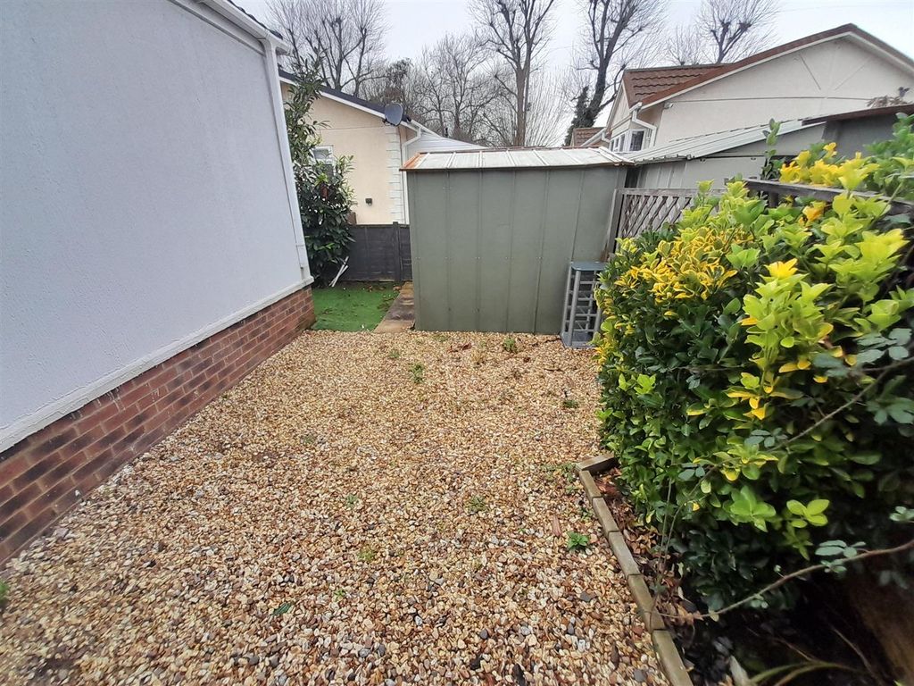Property photo 3 of 8 Gar