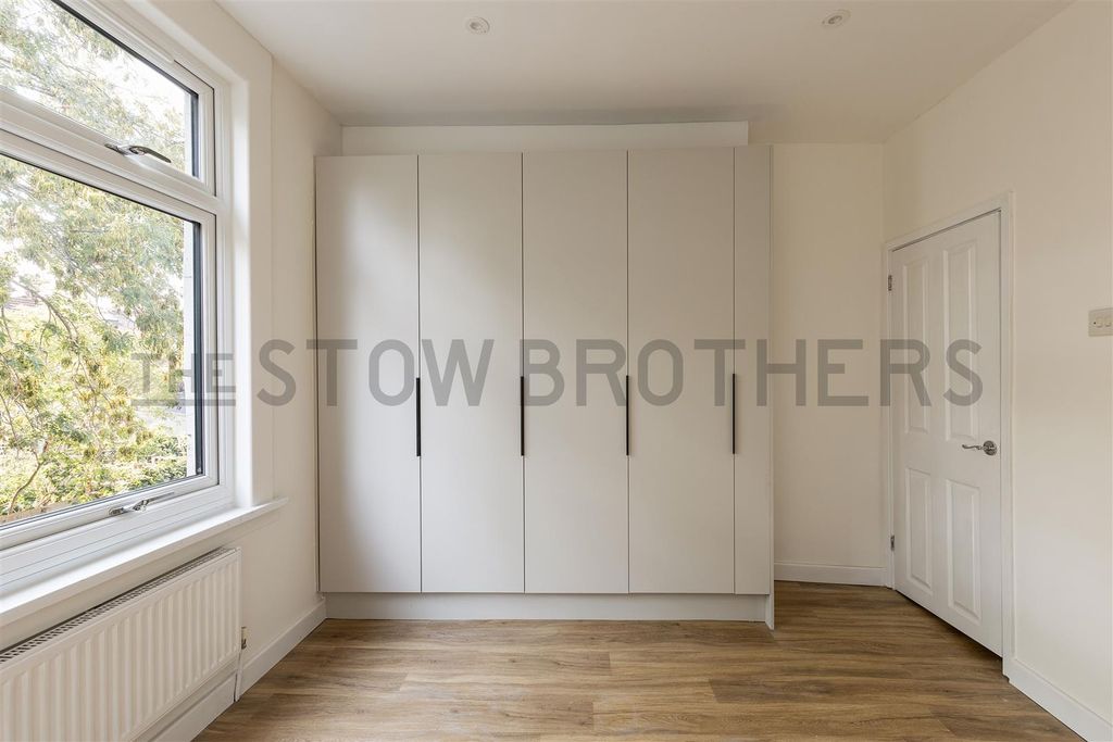 Property photo 2 of 26