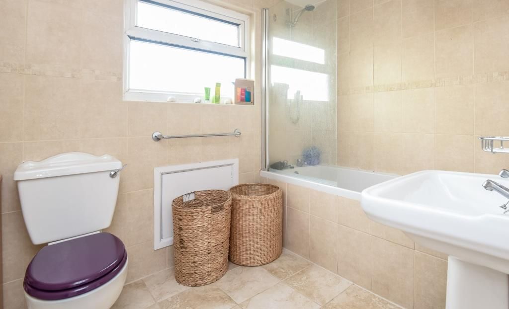 Property photo 3 of 8 Bathroom