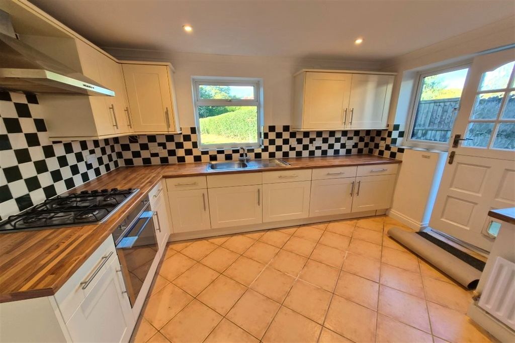 Property photo 3 of 13 Kitchen