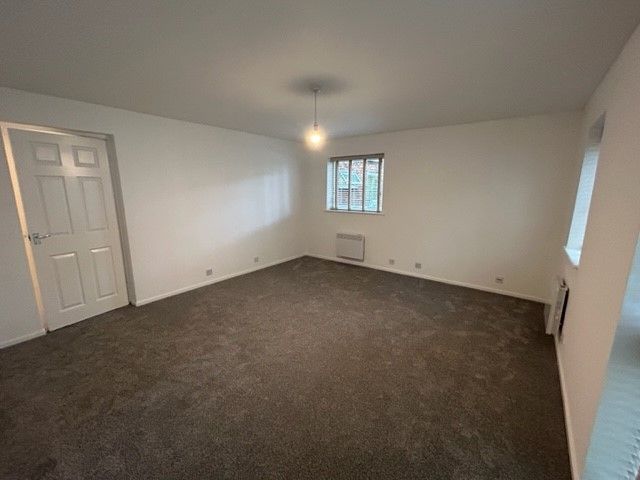 Property photo 3 of 10 Lounge 2
