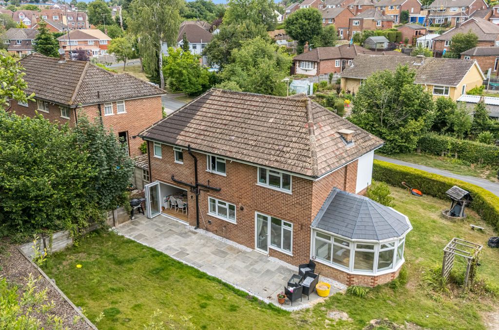 Property photo 2 of 19 1296696-2-685A989...