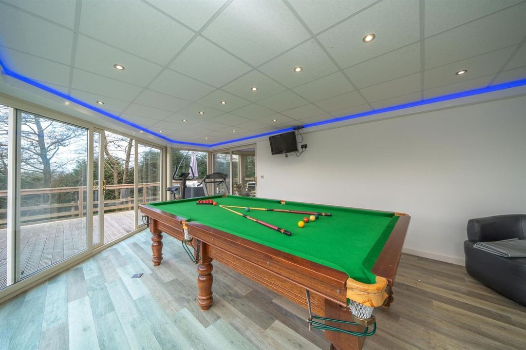 Property photo 3 of 37 (Main)