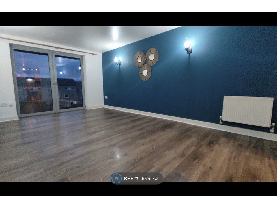 Property photo 1 of 23 Large Living Room