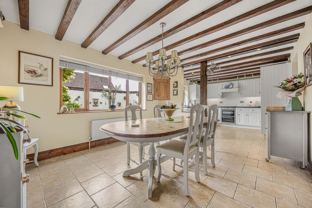 Property photo 2 of 33