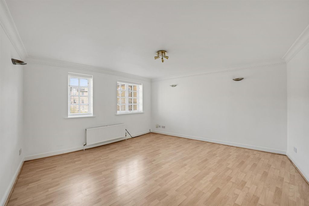 Property photo 2 of 15 Lounge